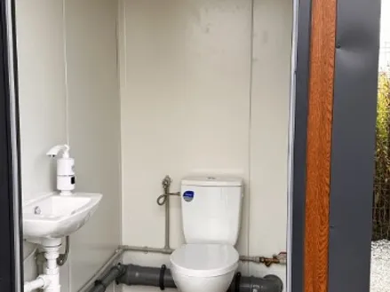 Contenedor Sanitario Tipo Pabellón con Triple Cabina - Imagen 5